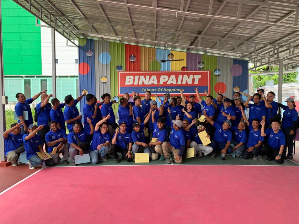Kohort peserta Bina Academy meraikan sijil penyertaan mereka